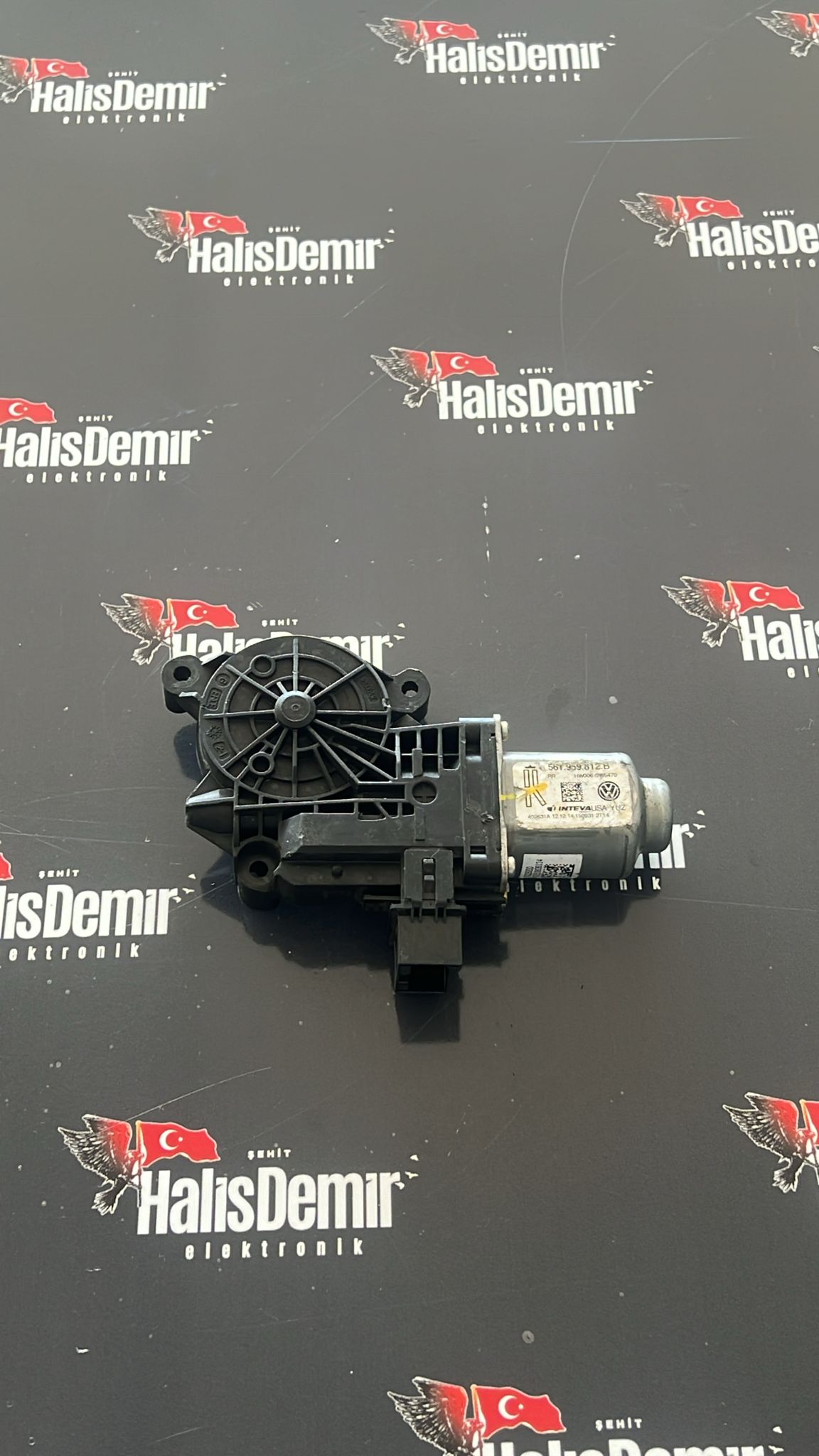 2012-2015 VOLKSWAGEN PASSAT ARKA SAĞ KAPI CAM MOTORU 561959812B OEM 