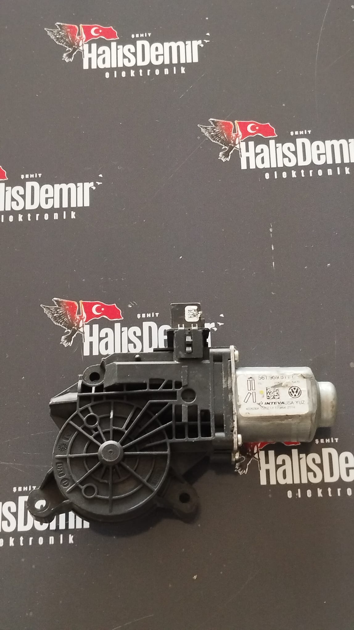 561959811D Vw Passat (12-17) Sol arka cam motoru