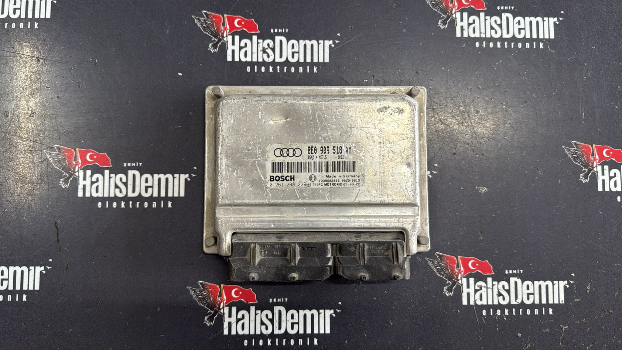 8E0909518AM  0261208229 AUDİ A4 1.8T MOTOR BEYNİ 