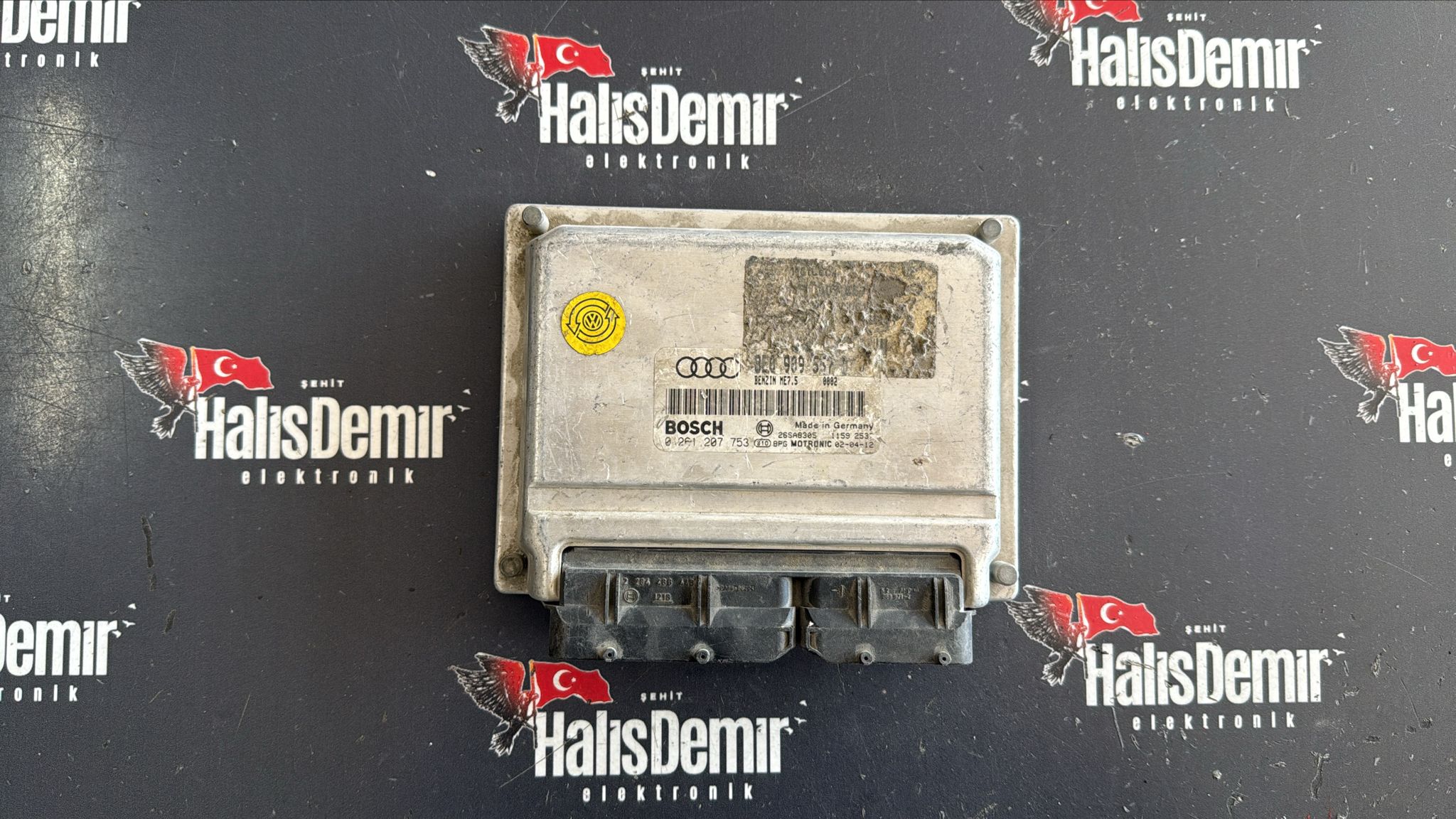 AUDİ A4 2.0 MOTOR BEYNİ 8E0909557D