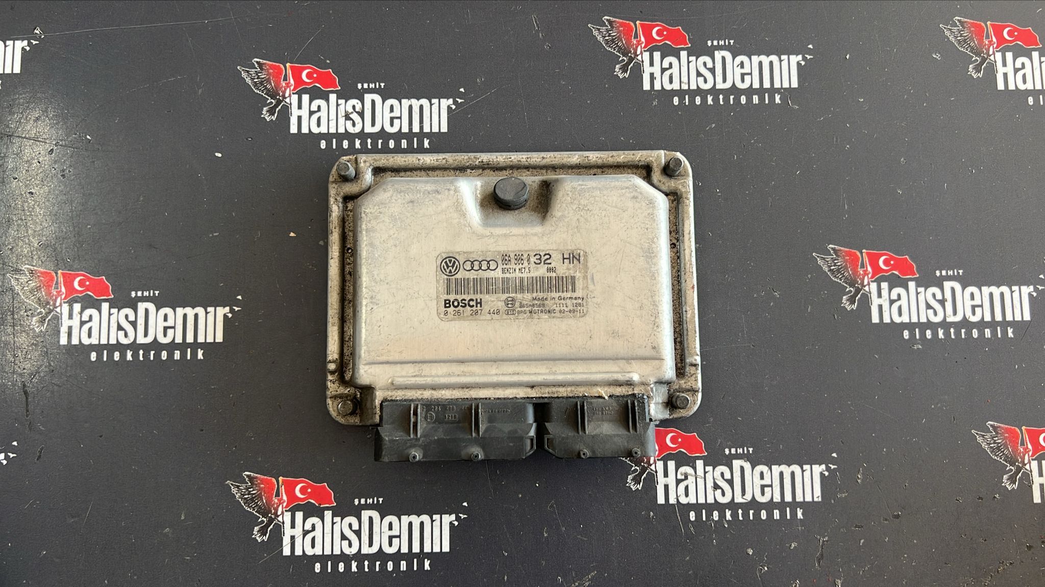 Audi A3 1.8 T MOTOR Beyni 06A906032HN 0261207440 ME7.5