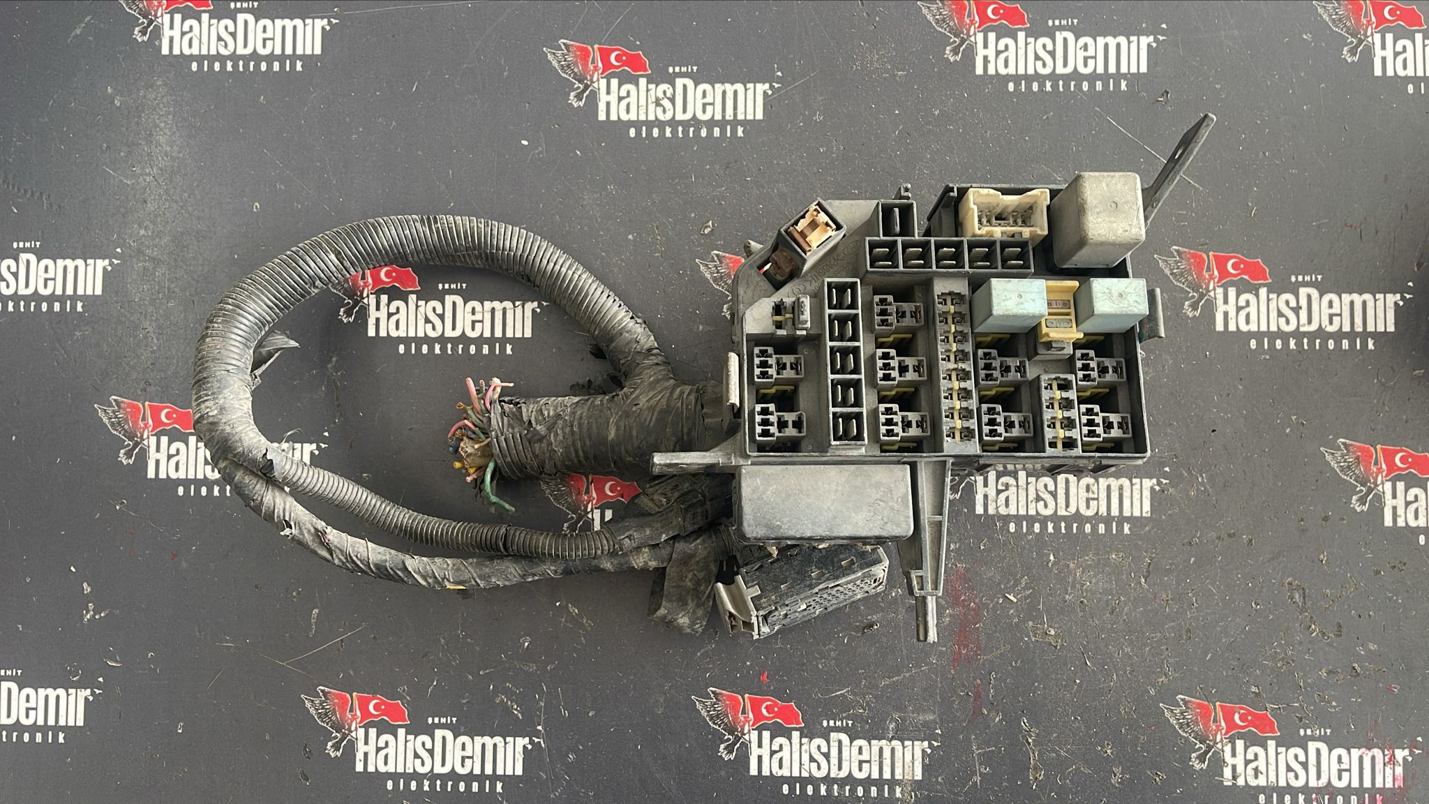 HYUNDAİ ACCENT MOTOR İÇİ SİGORTA KUTUSU 