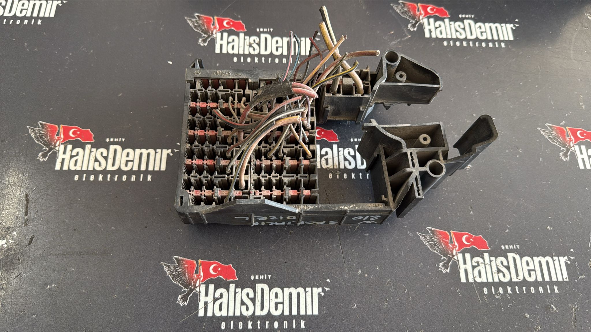 MERCEDES W210 SİGORTA KUTUSU RÖLE TAŞIYICI 2105451340