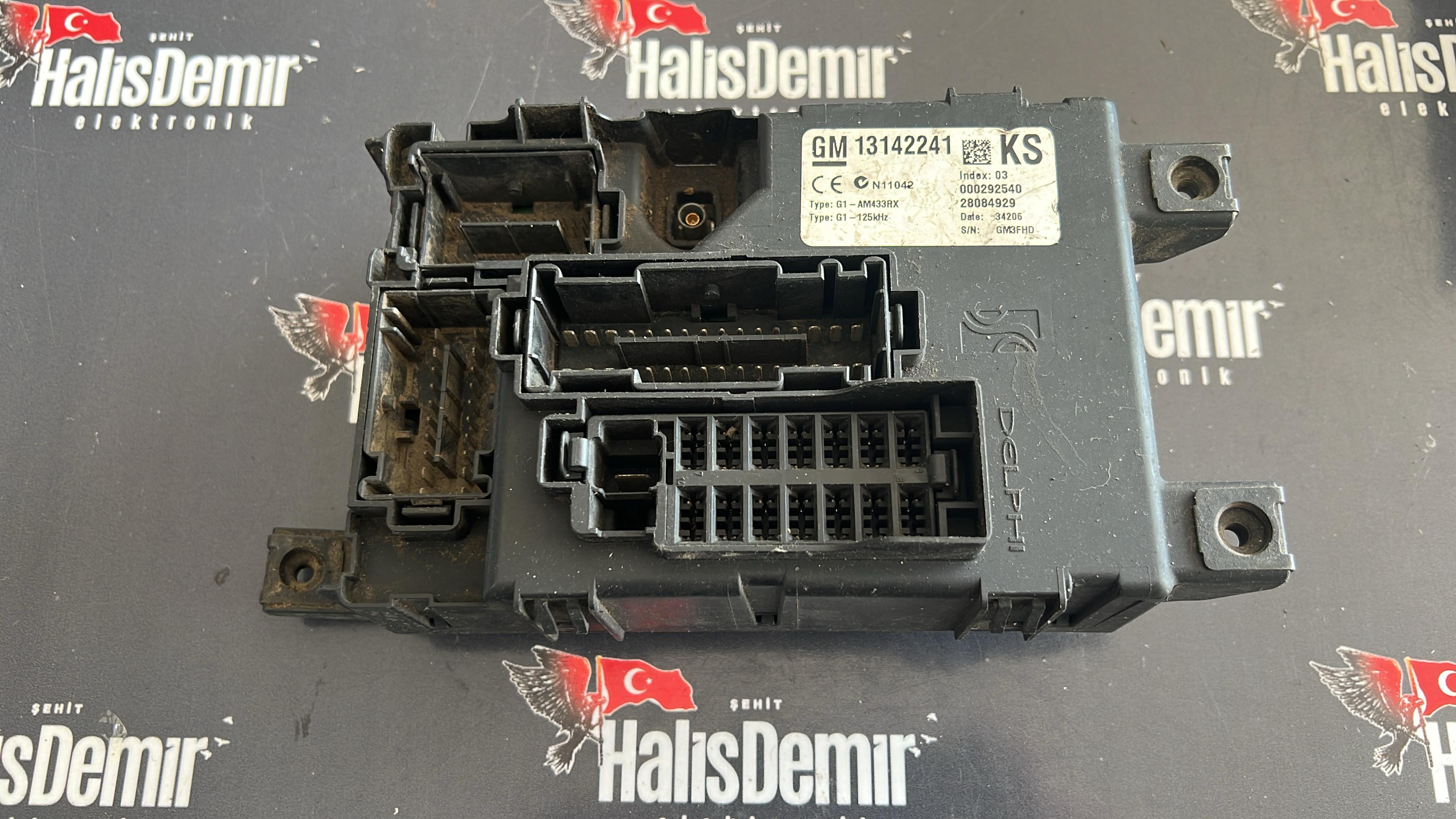 Opel Corsa D Sigorta Kutusu Gm Orjinal 13142241