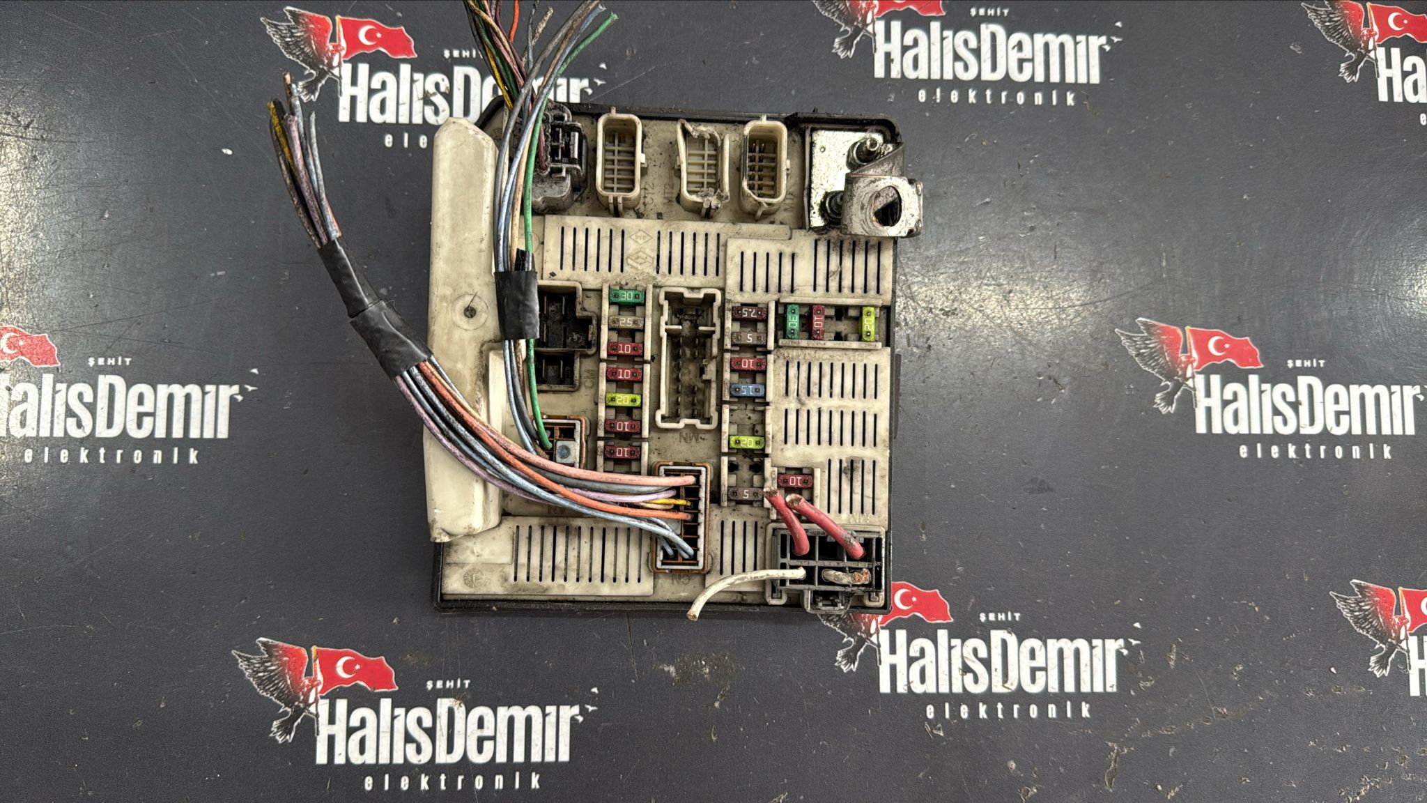 RENAULT KANGO 3 SİGORTA KUTUSU 8201044235