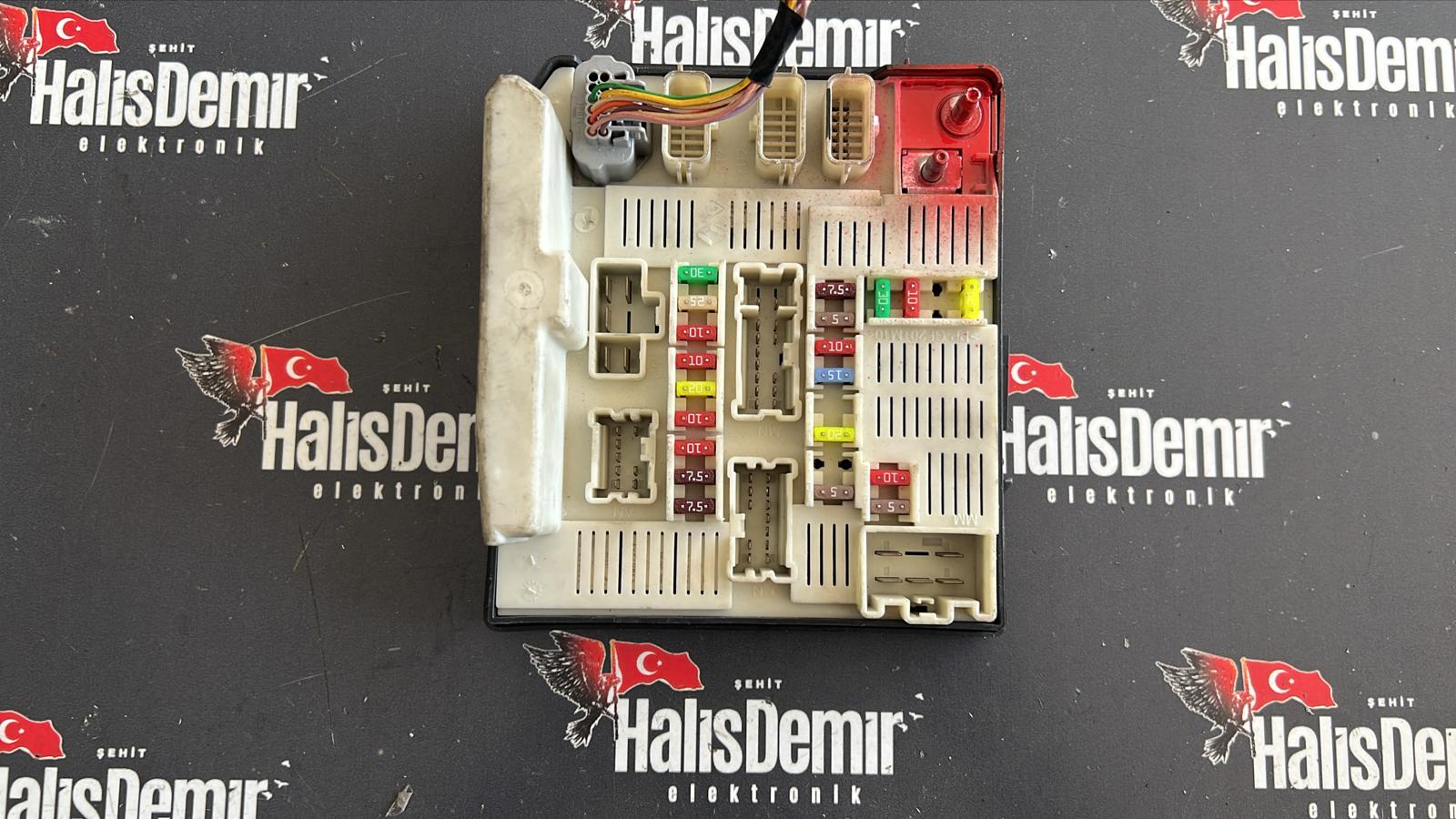 RENAULT KANGOO 3 1.5 SİGORTA KUTUSU 8201044235