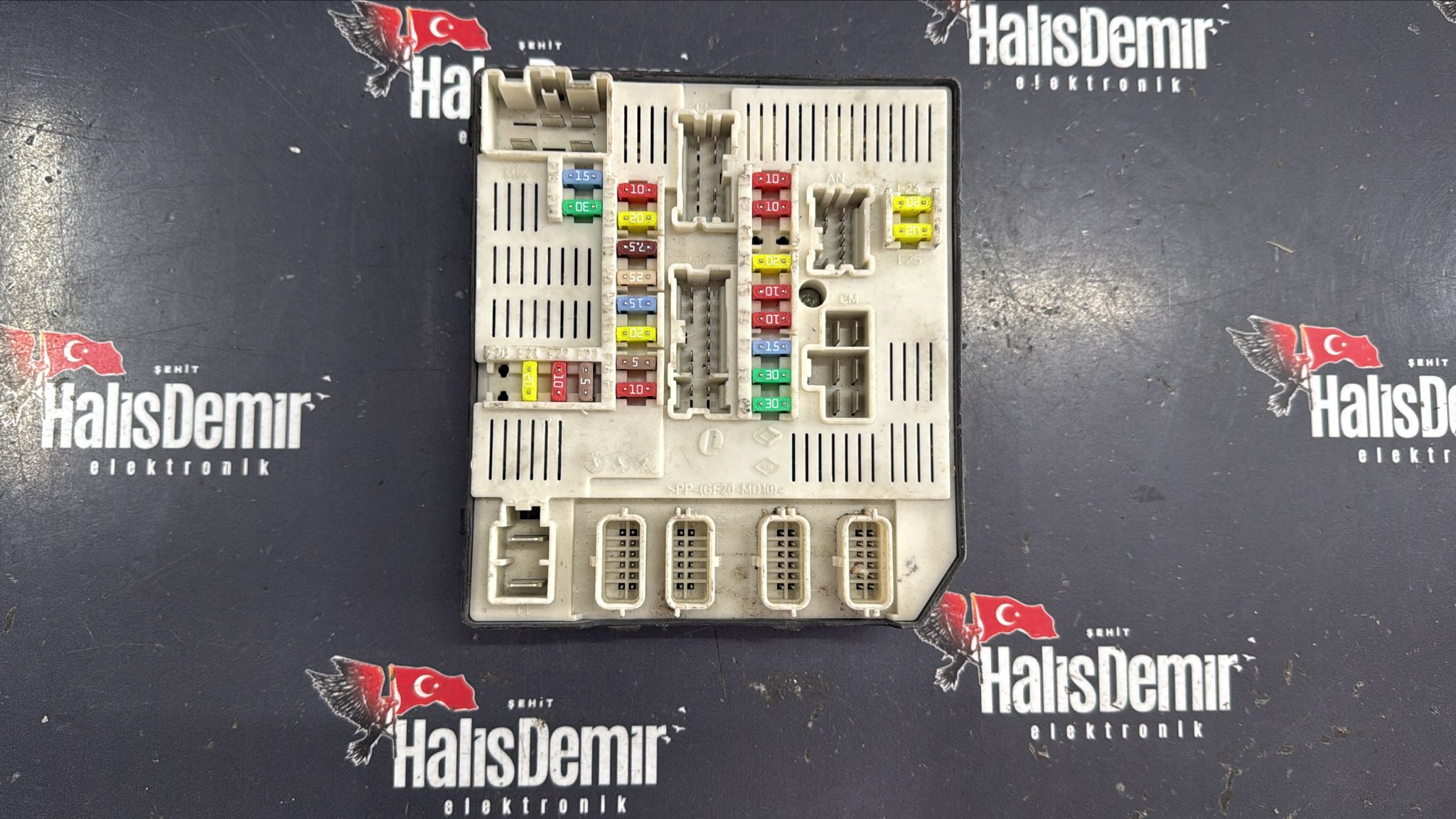 RENAULT MEGANE 3 SİGORTA KUTUSU 284B60168R