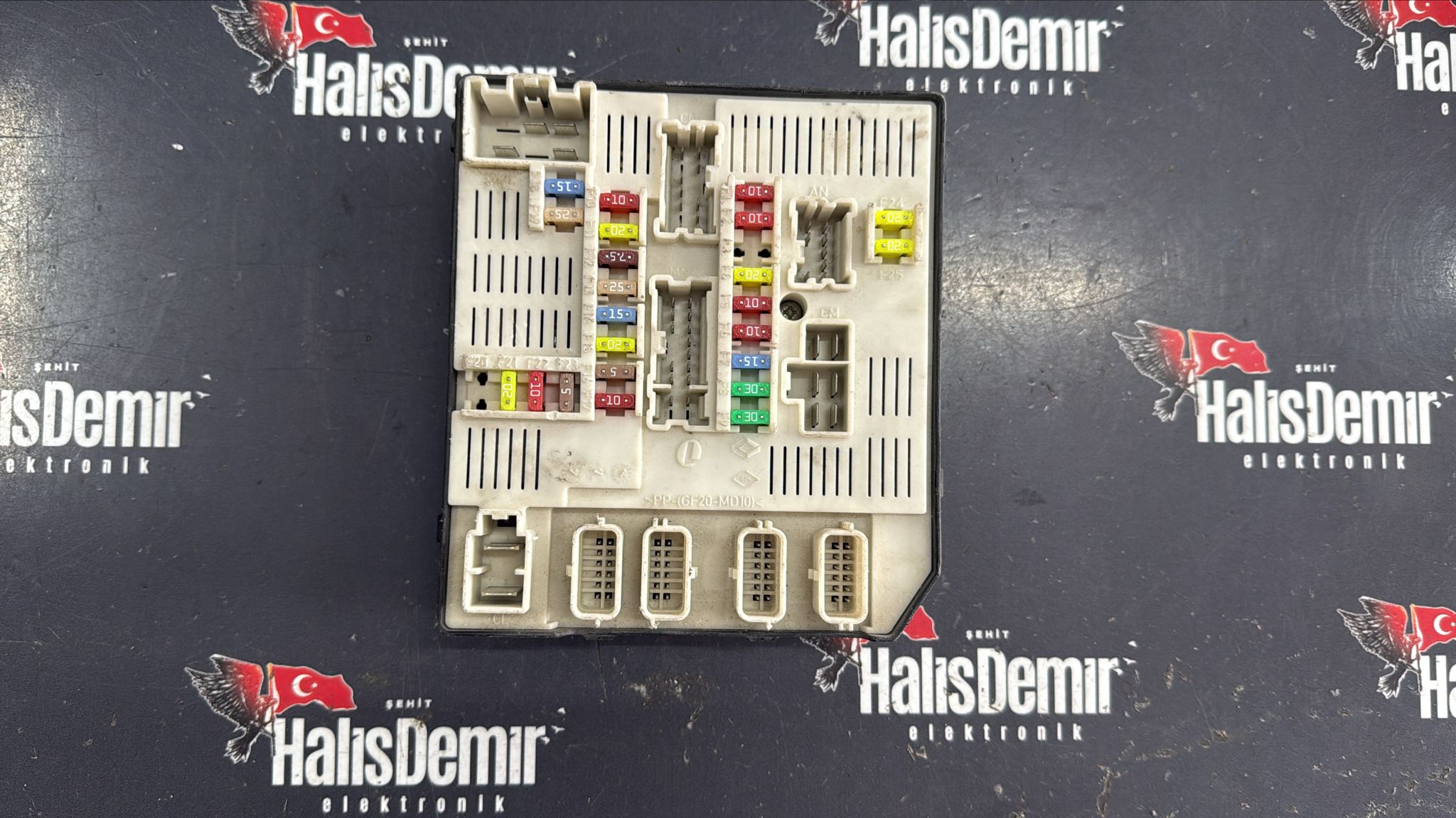 RENAULT MEGANE 3 UCH SİGORTA KUTUSU 284B60008R