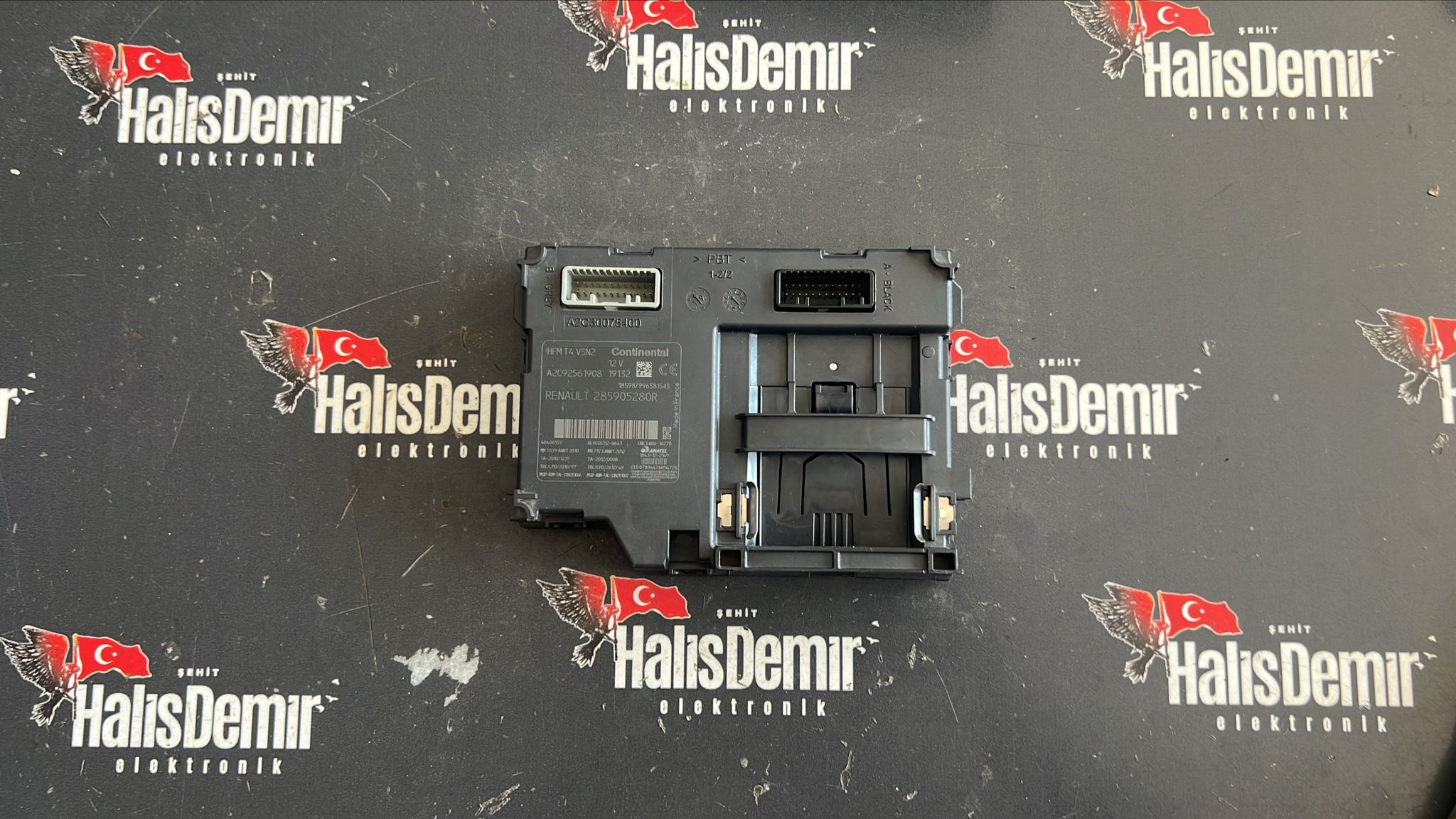 Renault Clio 4 Captur Kart Okuyucu Yuvası Eller Serbest 285905280R SIFIR ORJ