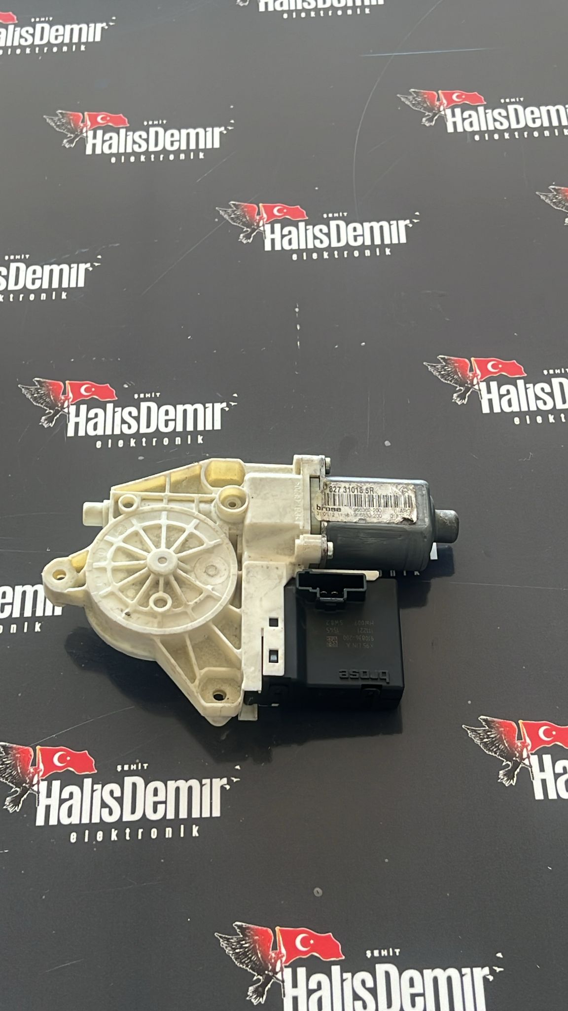 Renault Megane III HB Arka Cam Kriko Motoru 827310185R