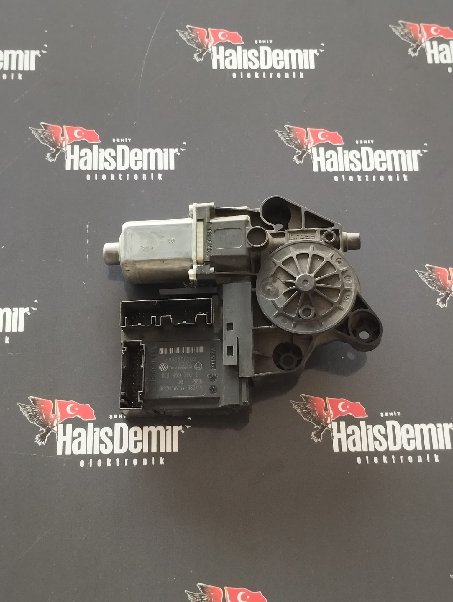 SKODA FABİA MK2 (5J) ÖN KAPI CAM REGÜLATÖR MOTORU 6R0959802M 402320D 430090D0