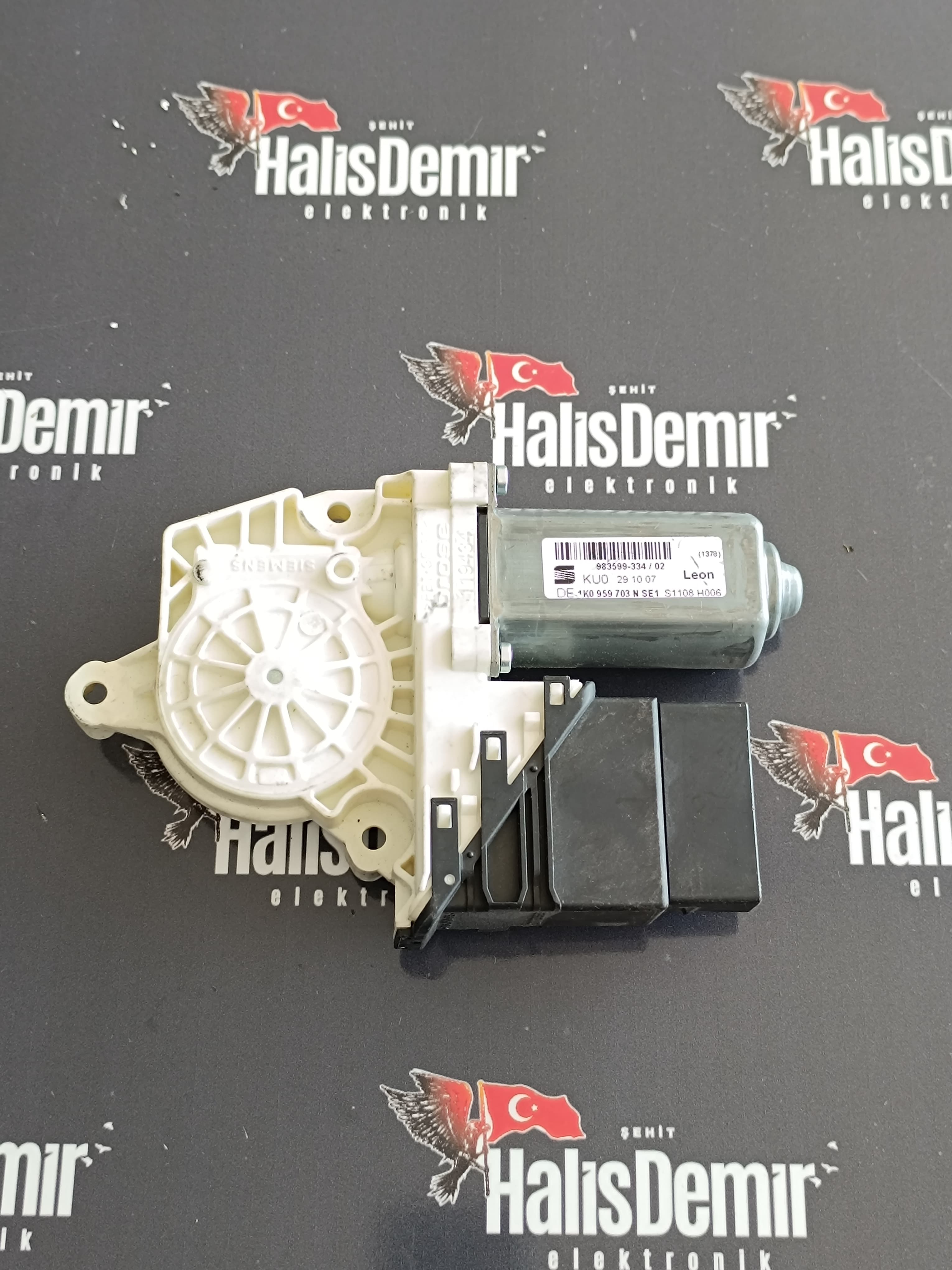 Sol Arka Cam Beyni ve Motoru SEAT LEON  1K0959703N