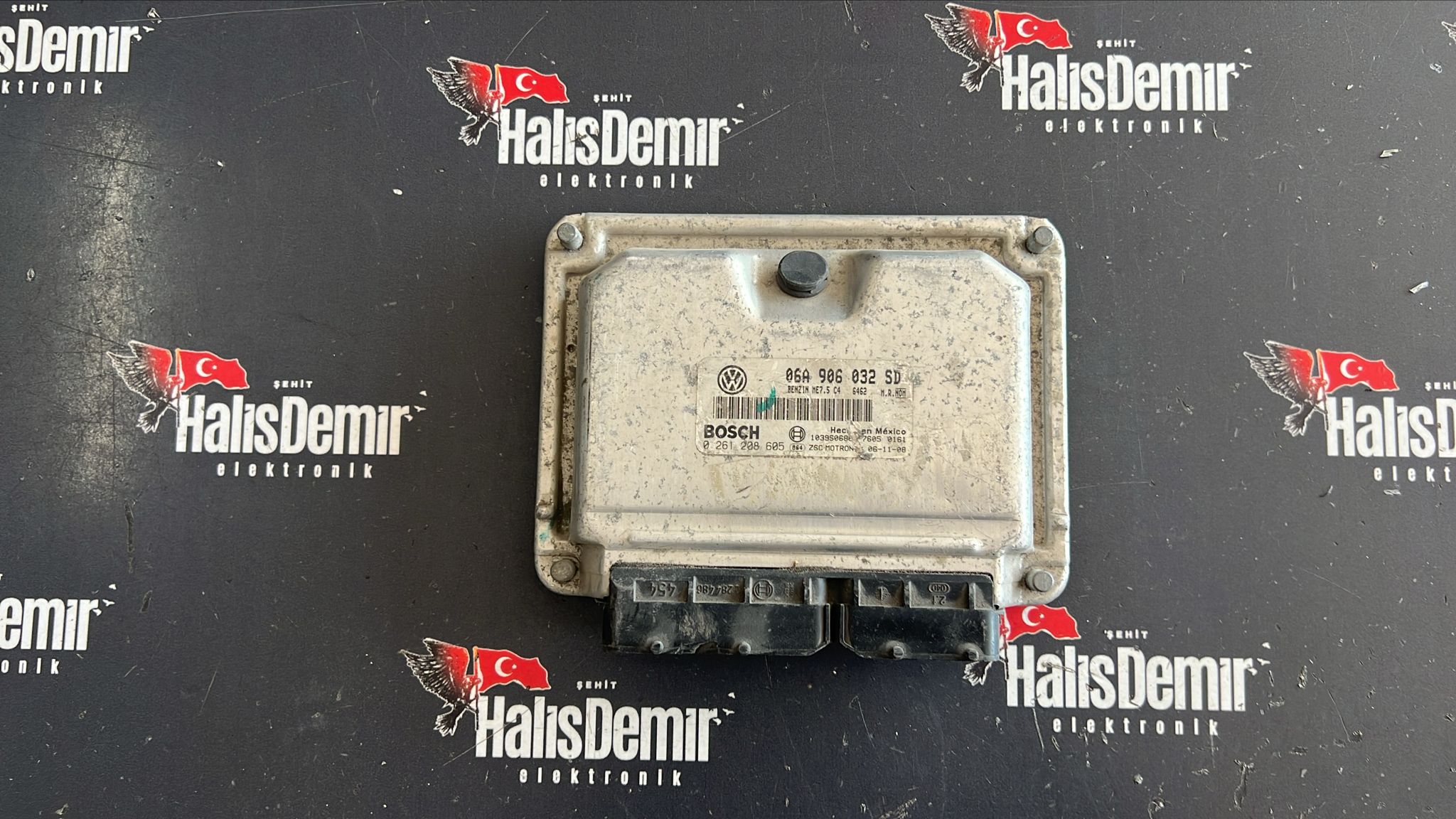 VOLKSWAGEN BEETLE 2.0 MOTOR BEYNİ 06A906032SD