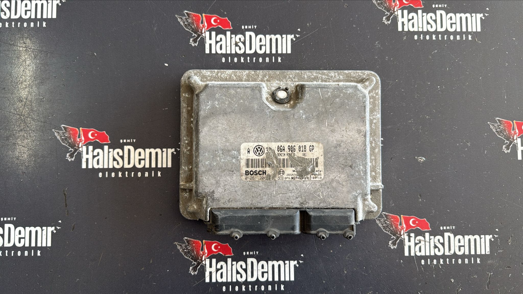 VOLKSWAGEN GOLF BORA MOTOR BEYNİ 06A906018GP