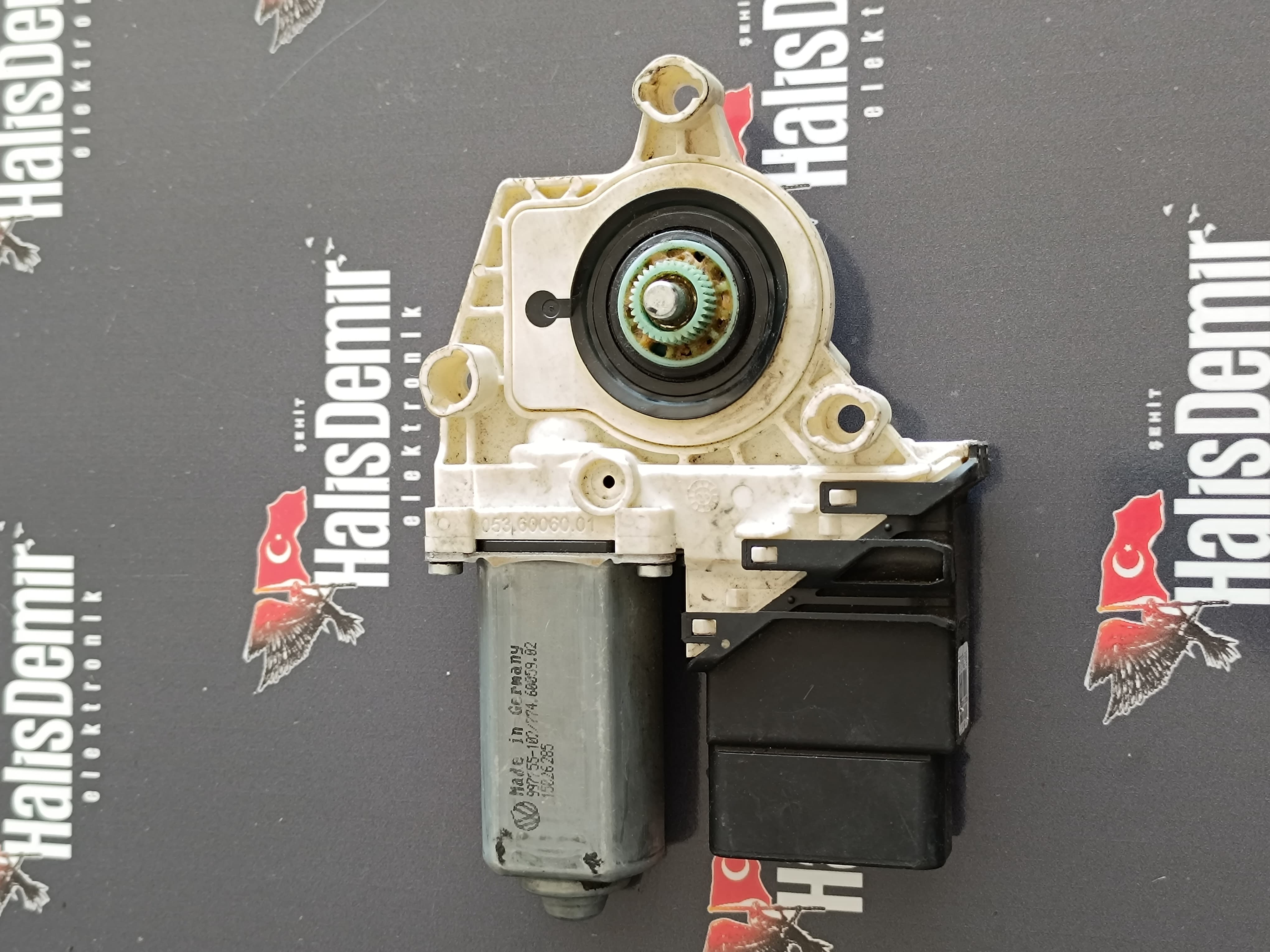 GOLF 5 PASSAT SAĞ ARKA CAM MOTORU VE BEYNİ 997755-102