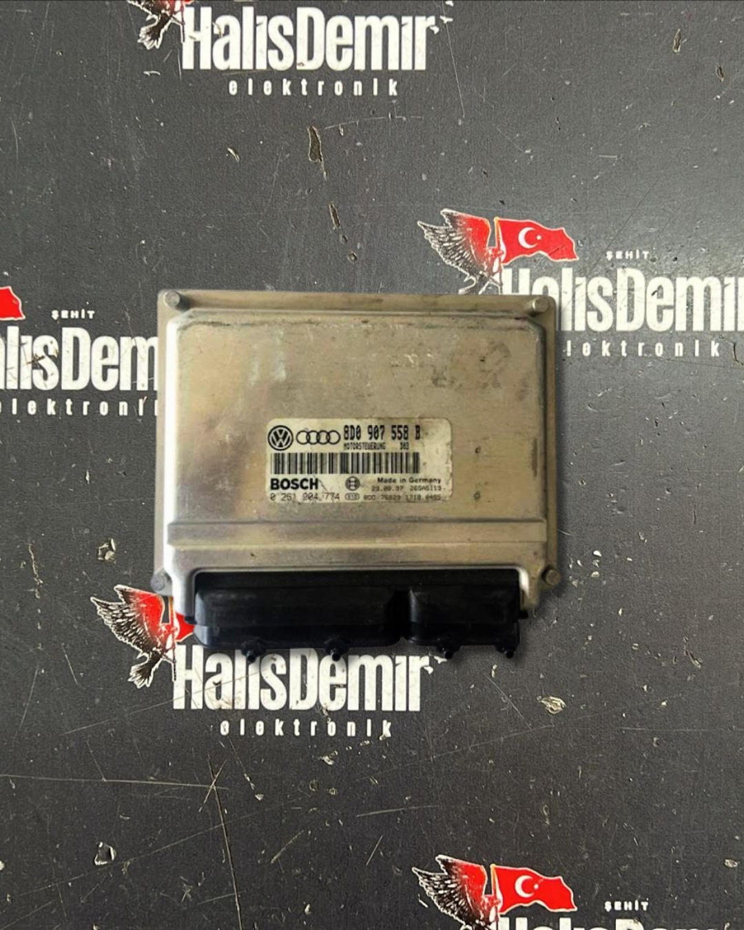 VOLKSWAGEN PASSAT AUDİ A4 MOTOR BEYNİ 8D0907558B