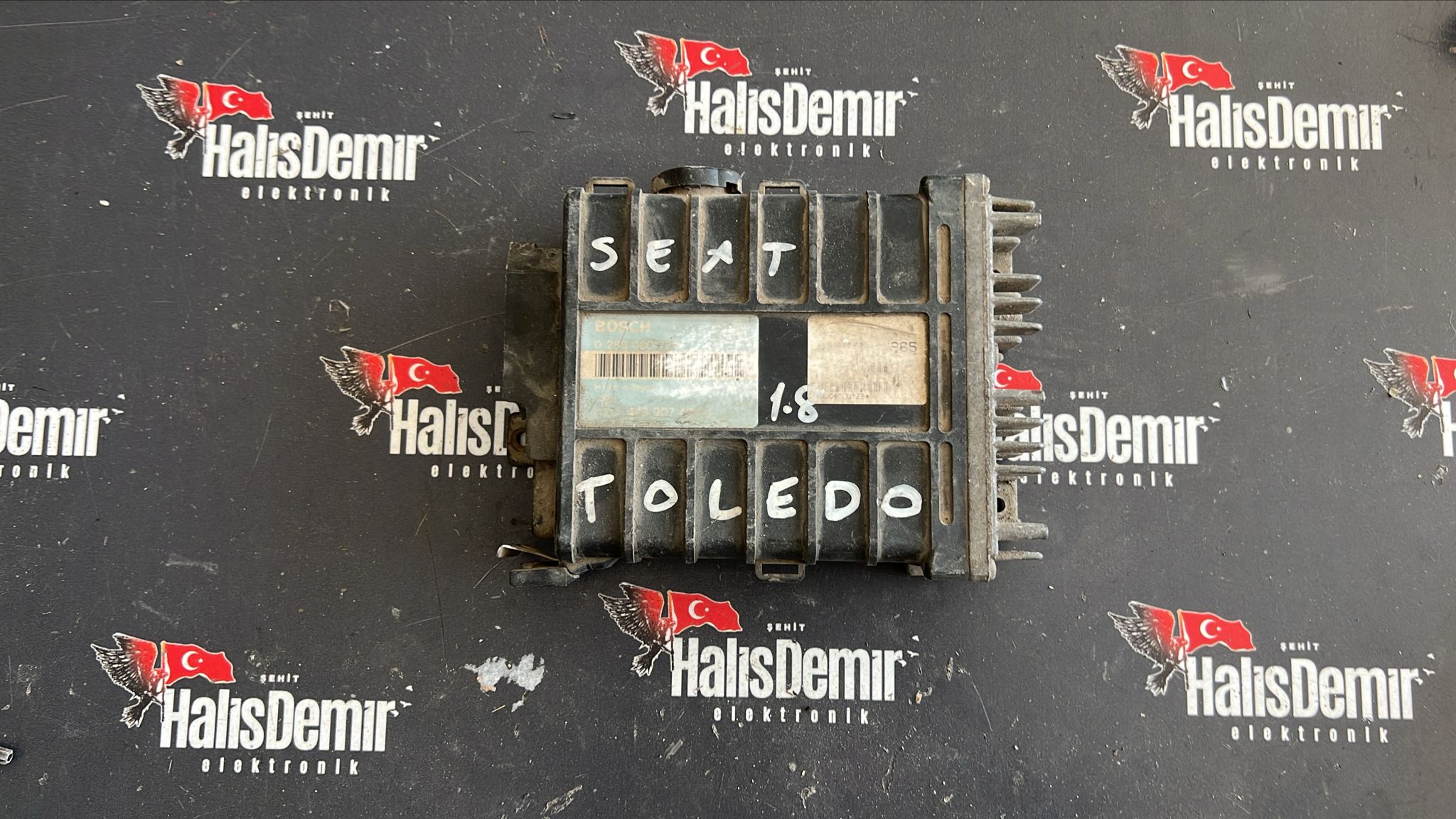 Volkswagen Passat 1.8 Motor Beyni 0280000739 443907403G