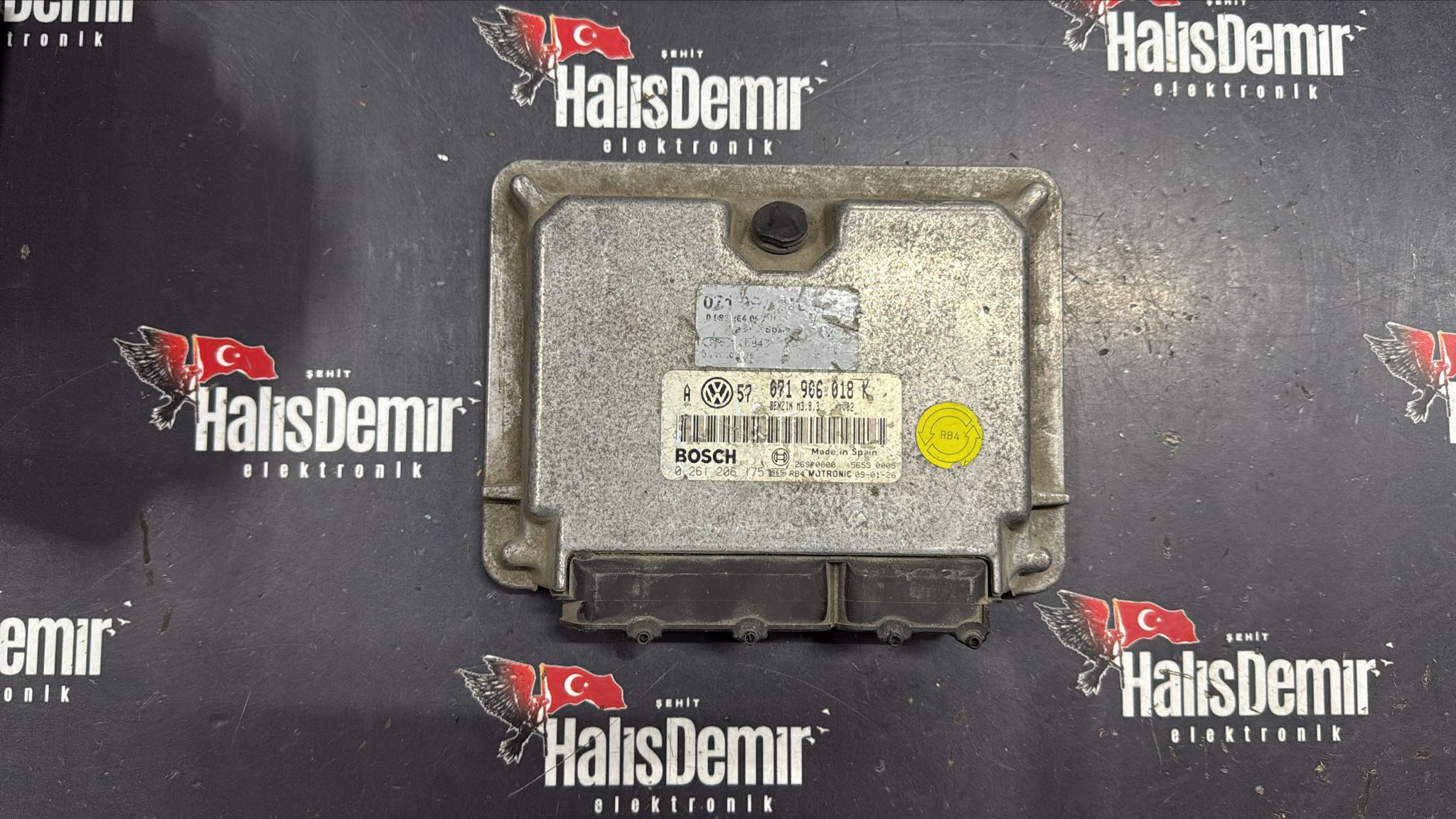 WV GOLF BORA 2.3 V5 MOTOR BEYNİ 071906018K 0261206175