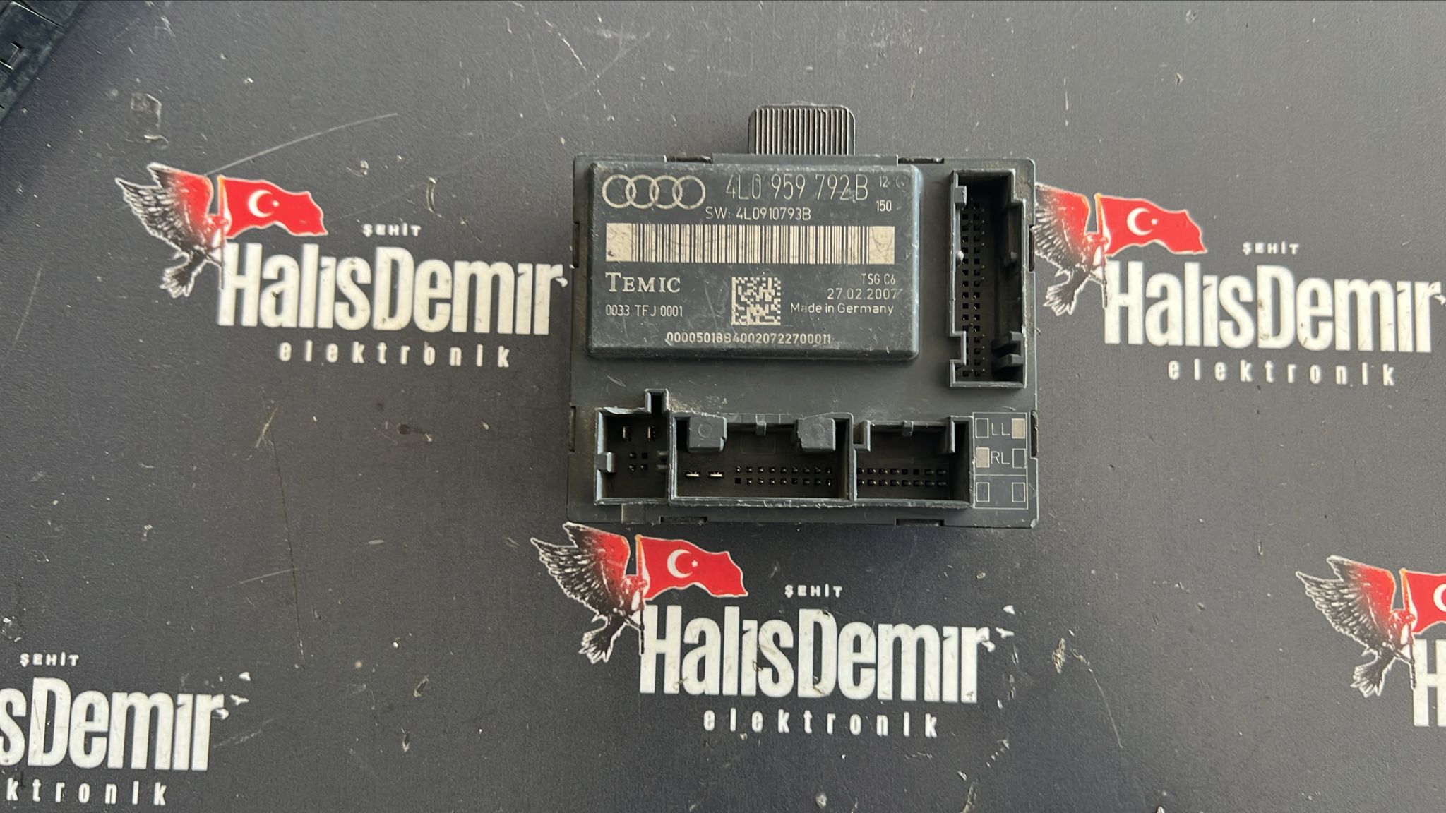 4L0959792B AUDİ Q7 KAPI BEYNİ CAM BEYNİ 