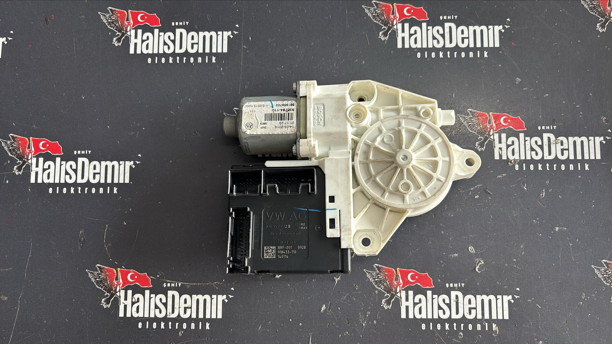 VOLKSWAGEN TİGUAN SAĞ ÖN CAM MOTORU 3C0959792B